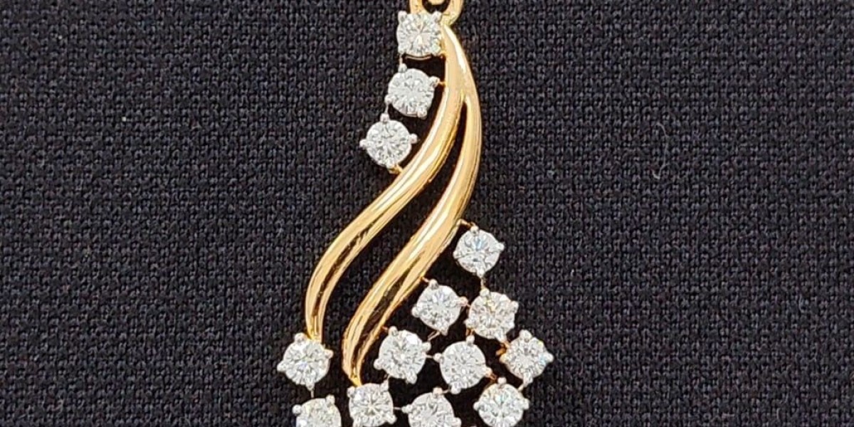 Solitaire Stud Earrings: A Minimalist Statement of Timeless Beauty