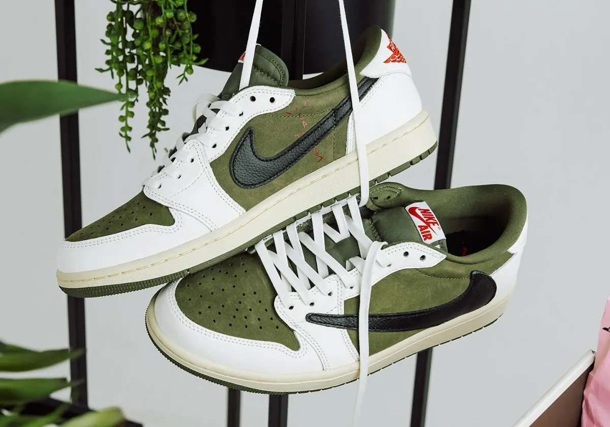 Common Projects Profile Picture