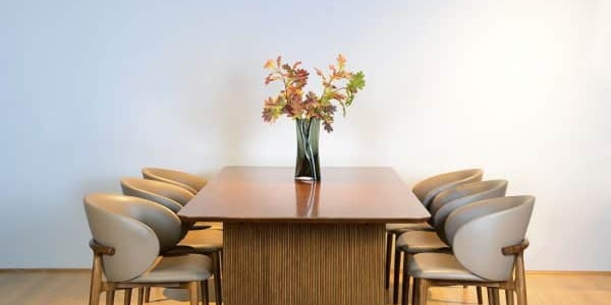 oak dining table: carrying three meals of fireworks, settling the warm and moist texture of home