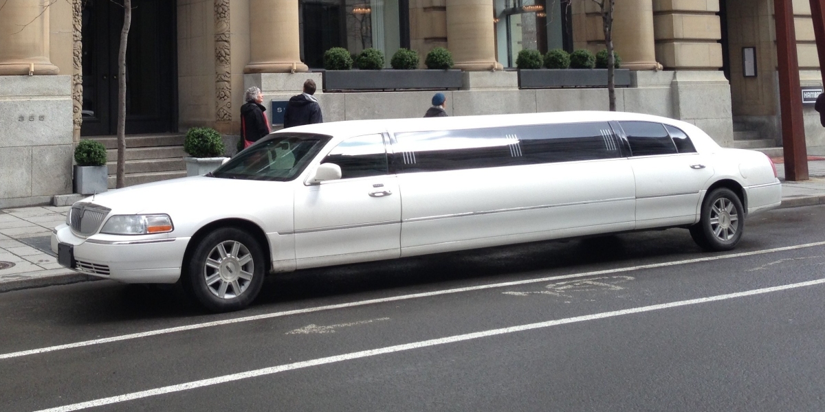 Elegant Graduation Transportation to Celebrate Your Big Day in Style