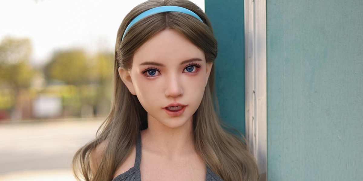 Alien Sex Dolls: Forging a Distinctive and Unique Visual Identity
