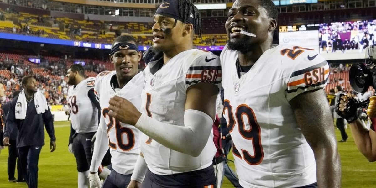 Chicago Bears Signal WR/KR Kalif Raymond