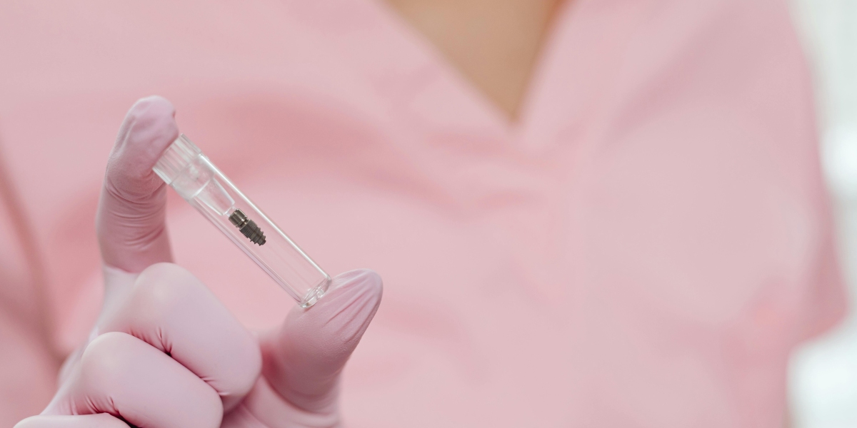 Global Ophthalmic Implants Market Size, Share & Growth Forecast 2024–2033
