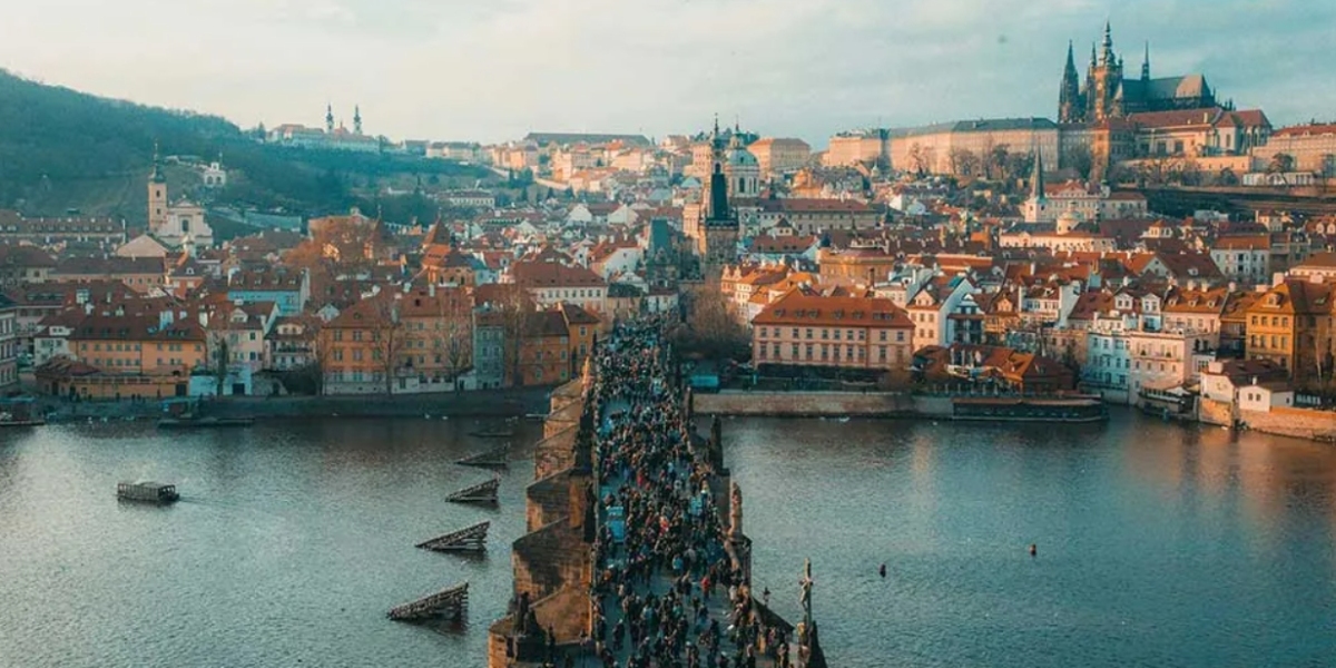 A Tourist's Safety Manual for Enjoying the Capital's Party Scene and Entertainment Zones