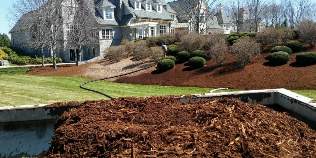 What Are the Benefits of Qualified Mulch Installation Services in Cumming, GA?