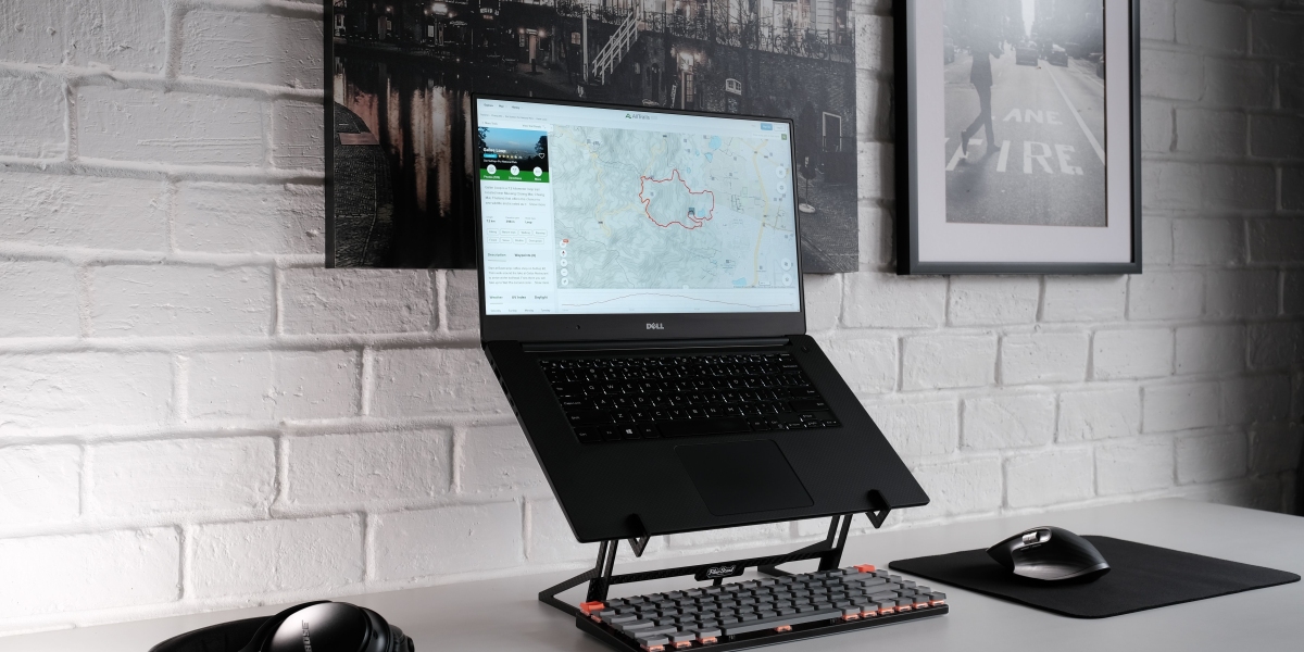 Modern Desk Setup Trends From an Electronics Holder Manufacturer for Offices