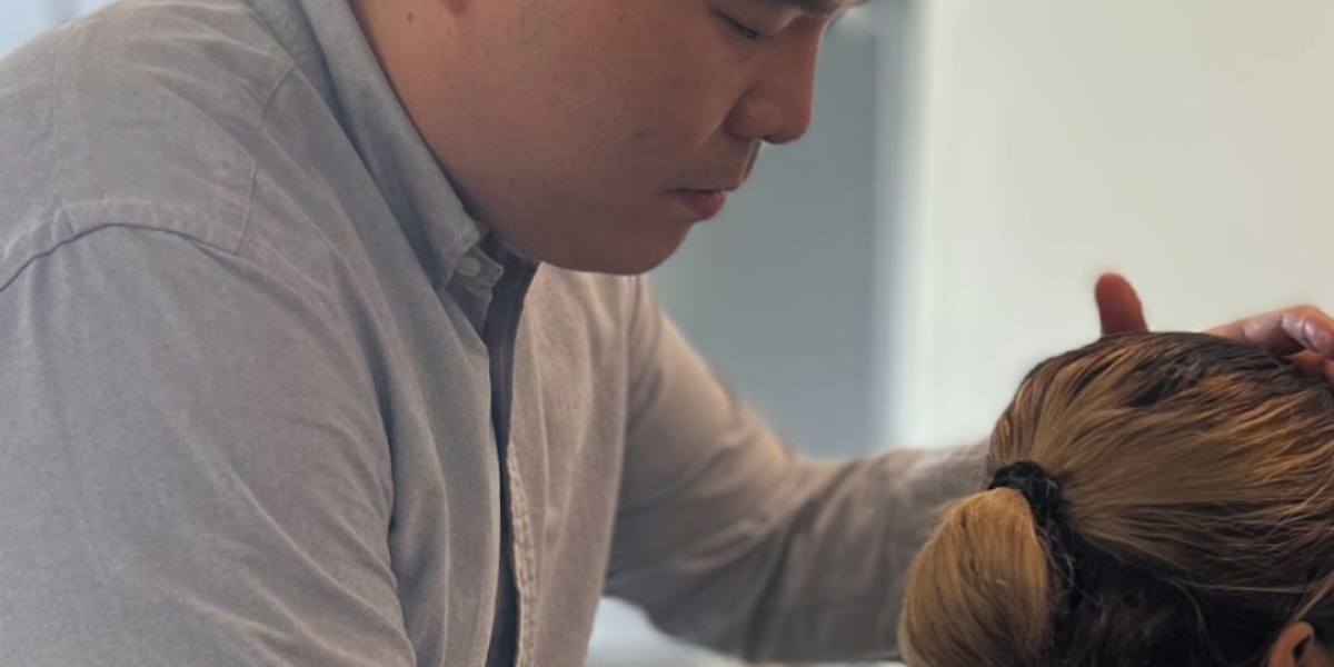 How Working With a Dedicated Chiropractor Singapore Aligns Posture Safely