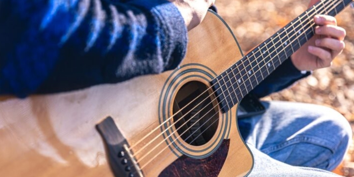 Choosing the Right Acoustic Guitar: Understanding Auditorium Cutaway Designs and Beginner-Friendly Options