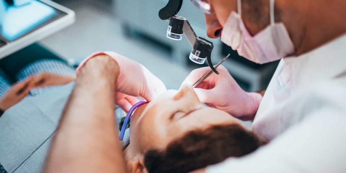 Choosing the Right Dental Clinic for Your Family: A Comprehensive Guide