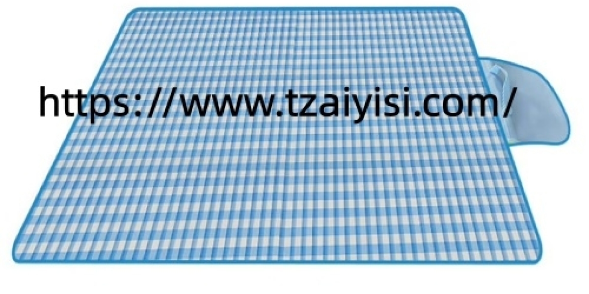 What Makes Aiyisi Portable Plastic Beach Mat Practical for Buyers